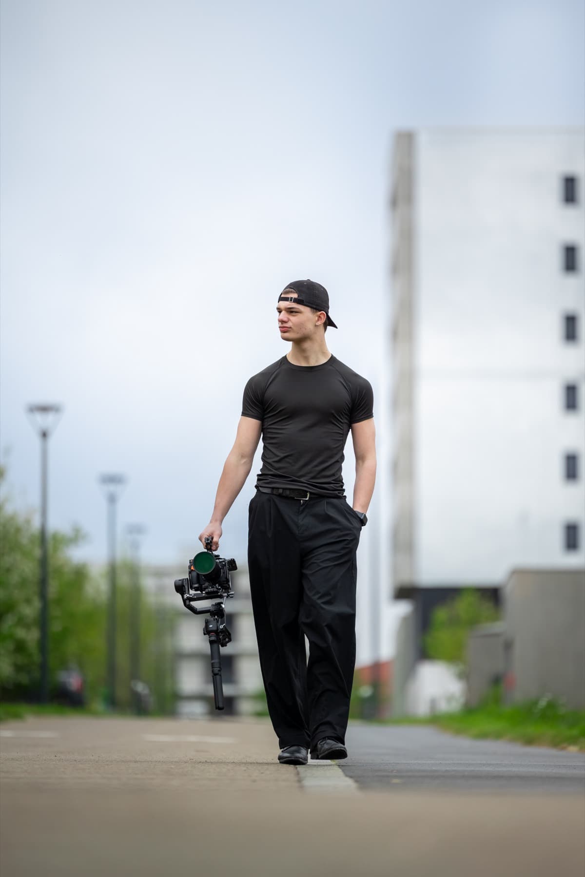 Gabin, fondateur de Ninety One, gimbal à la main